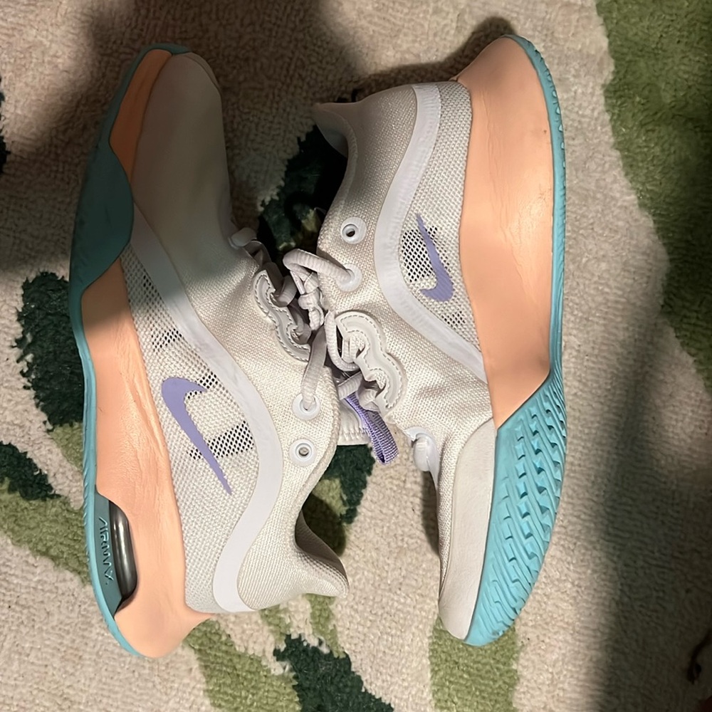 Great Nike tennis courts size 6